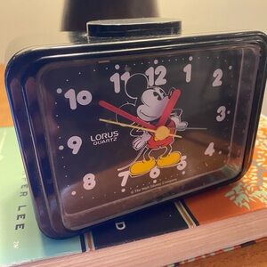 Vintage Lorus Quartz Mickey Mouse Battery Clock